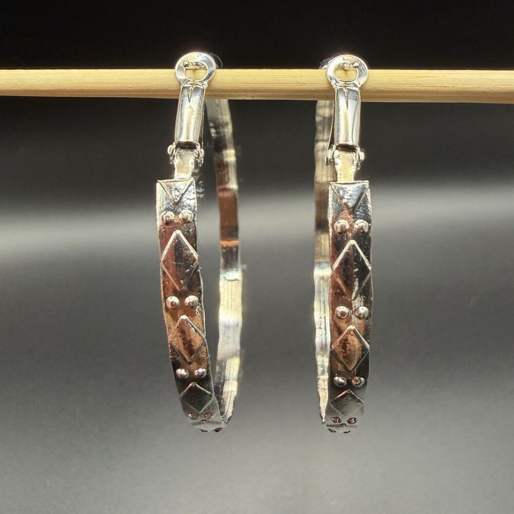 Diamond Textured Silver Tone Hoop Earrings Engraved Geometric Etched Pattern